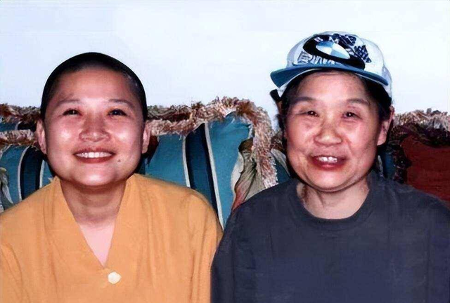 歌手李娜出家26年：孤单老母曾心痛流泪，现在老人过得怎样？
