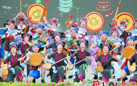 团结家园怎么样，石榴花开民族团结进步手抄报