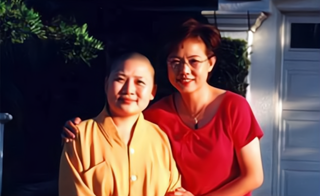 歌手李娜出家26年：孤单老母曾心痛流泪，现在老人过得怎样？