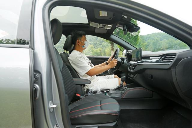 7.9秒破百原厂短簧的小钢炮 福特福克斯试驾