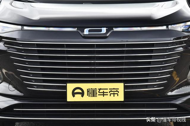 新车｜长度超红旗HQ9，2.0T发动机/独立后悬架，一汽奔腾M9实拍