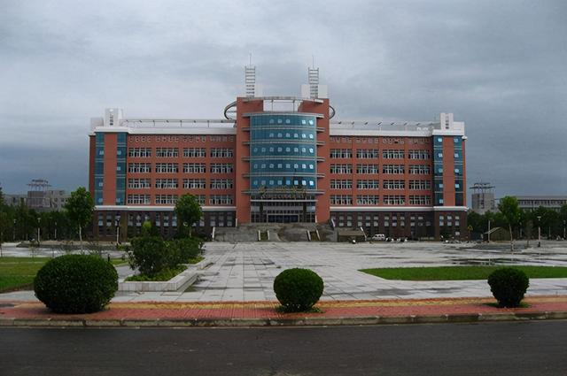 美翻了！大学之大，在大师，也在图书馆。河南高校图书馆大比拼
