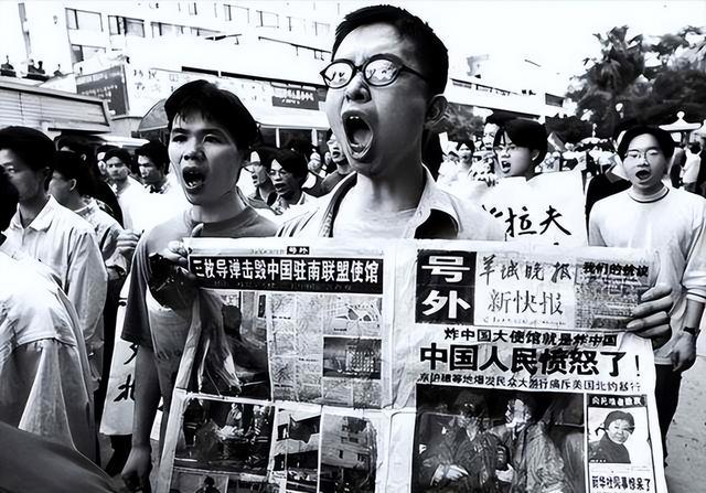 1999年中国大使馆被美军轰炸，江泽民内部讲话：中国人要卧薪尝胆