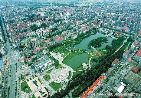 天门潜江和仙桃市，面积都较小且集中，各都有一所高校