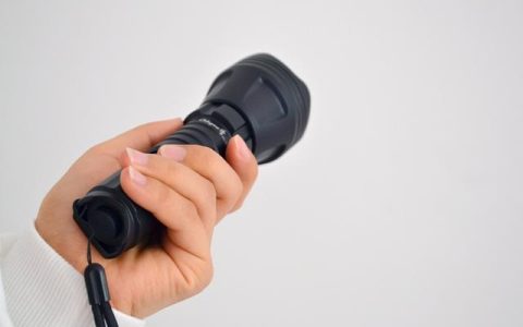 强光t6手电筒怎么样，强光手电筒流明有多少