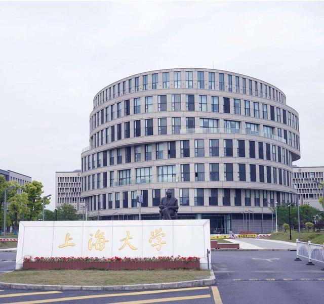 2022年新疆普通类文史/理工本科一批次院校投档线数据分析