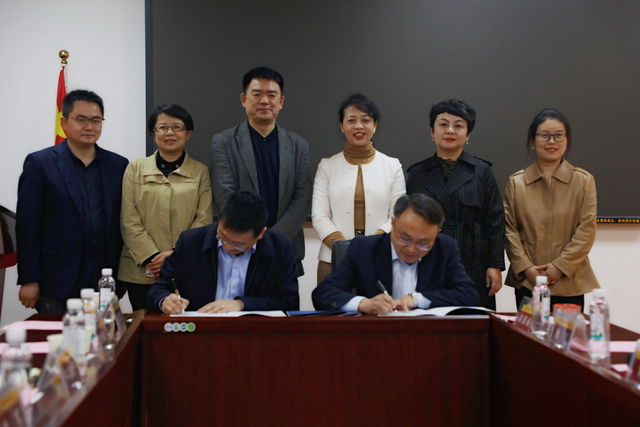 校企牵手 助力强省会——贵大管理学院和市工投公司签订战略协议