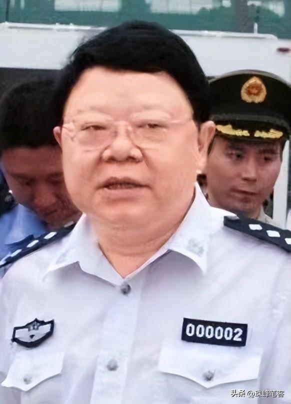 杀害22人的悍匪张君情妇的自述：我与狂魔在一起的日子
