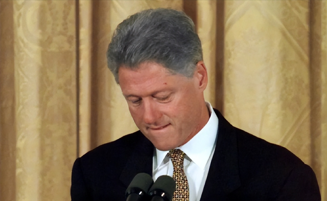 1999年中国大使馆被美军轰炸，江泽民内部讲话：中国人要卧薪尝胆