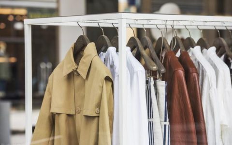 卖衣服怎么样赚钱吗，开女服装店挣钱吗