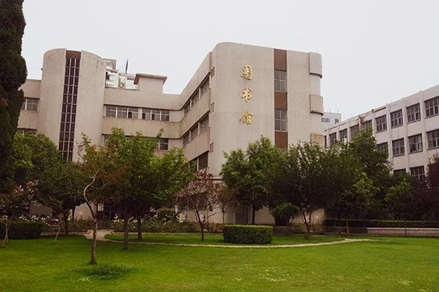 美翻了！大学之大，在大师，也在图书馆。河南高校图书馆大比拼