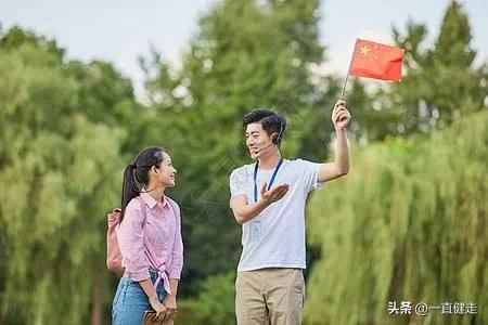 不看薪资做导游，周游世界也谋生