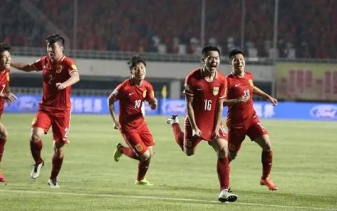 国足世界杯出线 加油中国 精彩瞬间 国人振奋