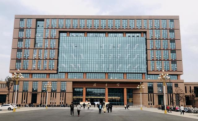 美翻了！大学之大，在大师，也在图书馆。河南高校图书馆大比拼