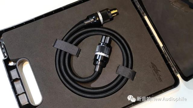 柔滑绵密 清澈纯净 英国鲨鱼SharkWire Pnotus One电源线