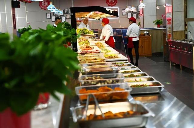 平顶山这家餐厅豪迈，29元自助，手工饺子、100多种菜品不限量