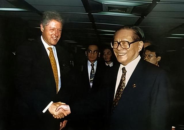 1999年中国大使馆被美军轰炸，江泽民内部讲话：中国人要卧薪尝胆