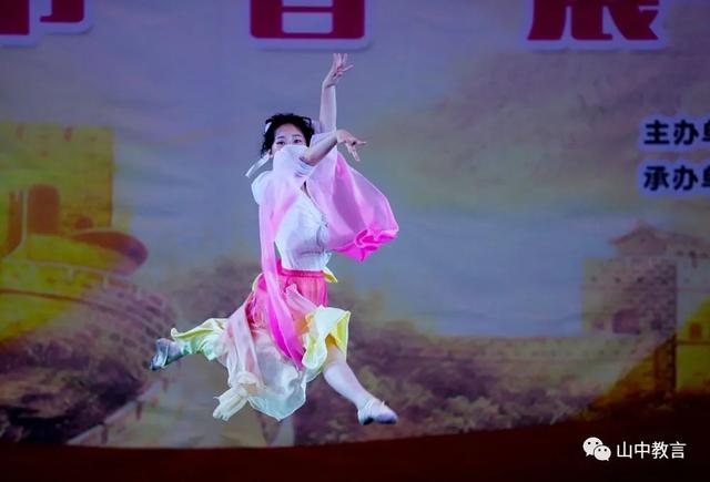 拔山中学举行庆祝建党101周年暨第四届京剧艺术节