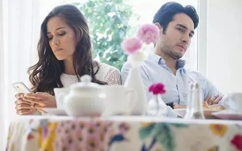叫别人一起睡自己老婆好不好呢（请别人一起睡老婆）