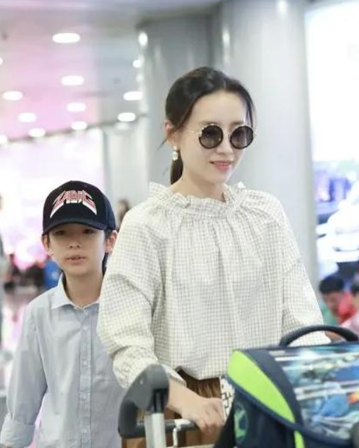 离婚9年后，再看董洁潘粤明的婚姻，毁掉董洁的不仅仅是出轨
