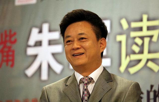 赢了官司，却输了事业，58岁的朱军到底做错了什么？