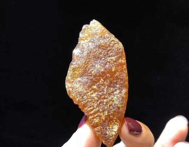 珍稀蓝珀，惊艳了时光的蓝精灵