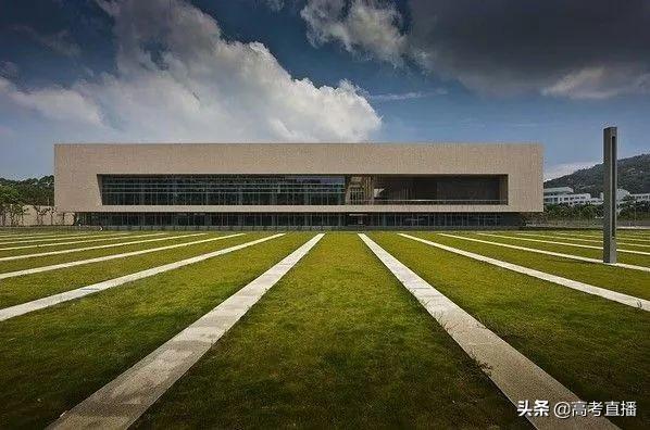 吓死人！广东这所高校学费最贵95000元，每年高考改卷在这里