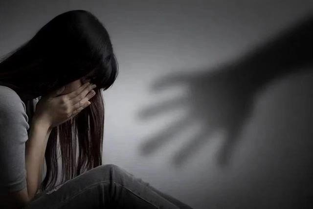女人在被强奸的过程中，大声呼救，这样对保护自己有利吗？