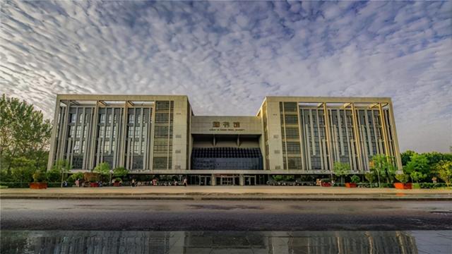 美翻了！大学之大，在大师，也在图书馆。河南高校图书馆大比拼