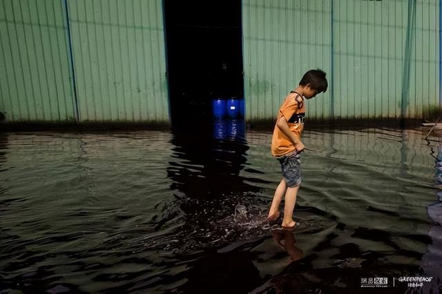 毒物超标27倍的“衣服”曝光：这是人干的事吗(组图)