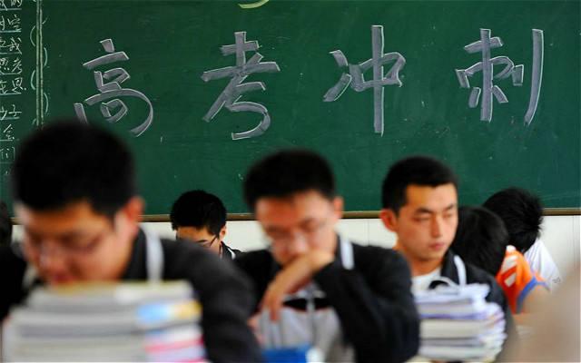 93年高考江苏高校分数榜：苏大垫底南大碾压东大，这所非211排第1
