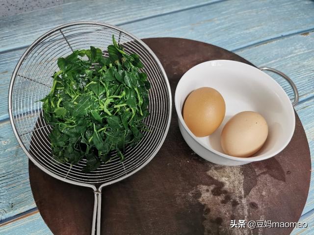 野菜苜蓿的两种吃法，忆苦思甜，致敬最美劳动者