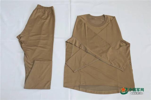 西藏军区换装新型边防巡逻服“速干内衣+羽绒内胆”无惧严寒