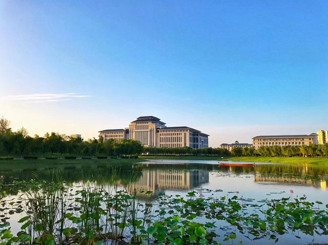 美翻了！大学之大，在大师，也在图书馆。河南高校图书馆大比拼