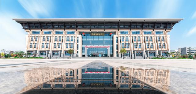 美翻了！大学之大，在大师，也在图书馆。河南高校图书馆大比拼