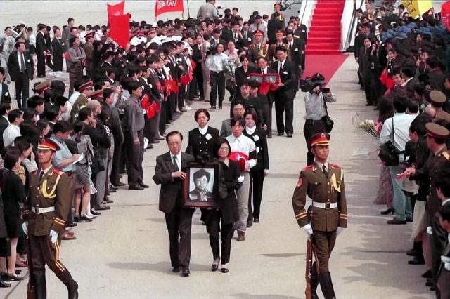 1999年中国大使馆被美军轰炸，江泽民内部讲话：中国人要卧薪尝胆