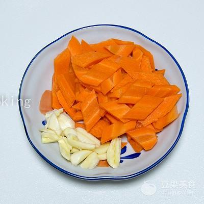 一学就上手的胡萝卜木耳炒肉，小白也能1秒变大厨！