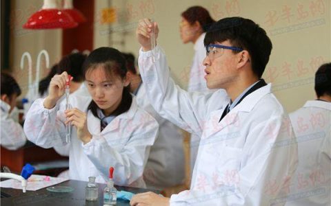 青岛格兰德中学学费(青岛格兰德中学官网)