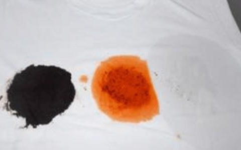 怎么样洗掉辣油一天了，白色t恤上的辣椒油渍怎么去除