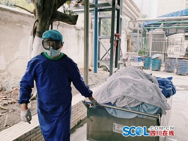 不只是洗衣服那么简单！华西医院消毒供应中心：保障医护人员安全治疗的第一道防线