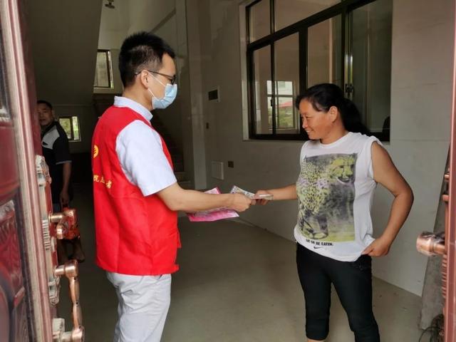 情暖社区——助力莆田市创建全国文明城市，红马甲又出动了！