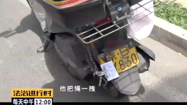 昌平：外卖小哥骑摩托不戴头盔，理由是“天太热”