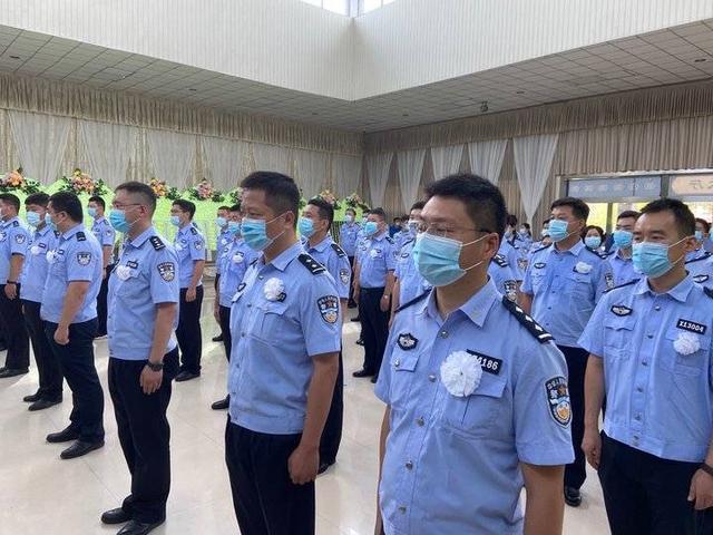 江苏淮安重大暴力袭警案始末：当着母亲和三弟面持刀杀警