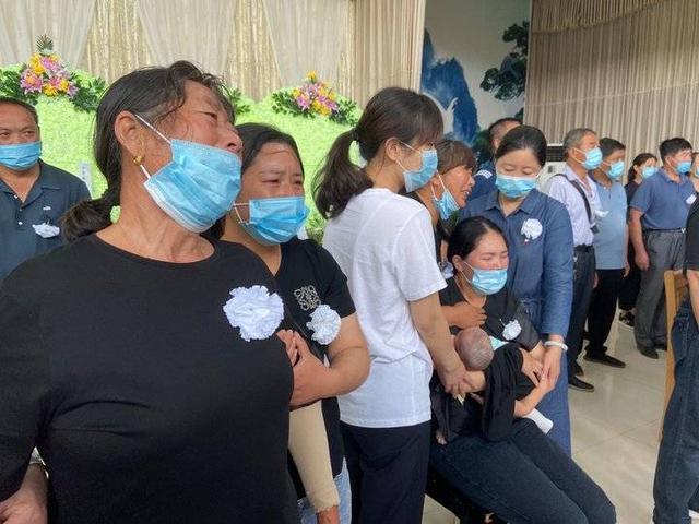江苏淮安重大暴力袭警案始末：当着母亲和三弟面持刀杀警