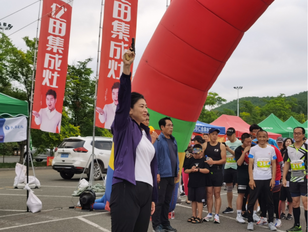 敦化市开展全国第十二个“全民健身日”活动暨2020年敦化市第三届“六鼎山杯”半程马拉松比赛