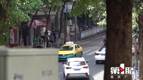 丧心病狂！毒贩高速路跳车逃跑，民警狂奔围堵追捕