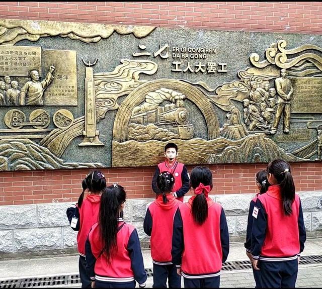 将“二七”红色资源请进校园，小导游“接龙”讲述京汉学校“红色文化八景”