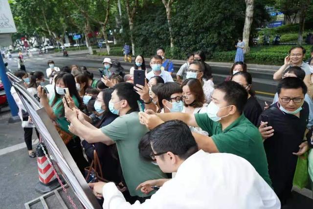 太幸运了，有人两所民办初中全部摇中！南京小学初中电脑派位顺利进行