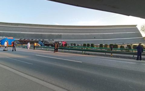 湖北一高速高架桥垮塌3死事故追踪