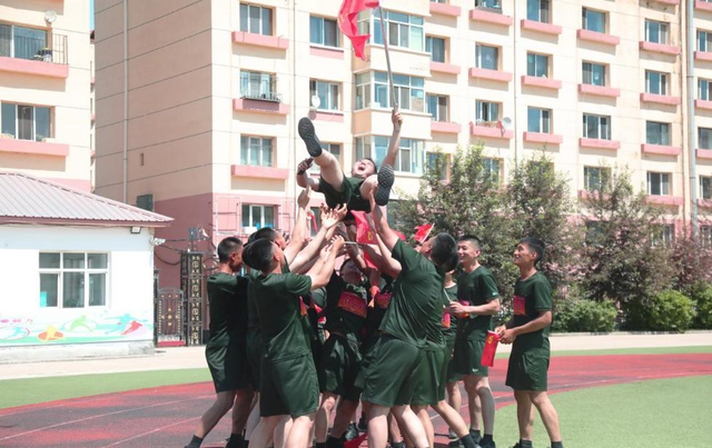 为党庆生！解放军和武警部队花样迎“七一”